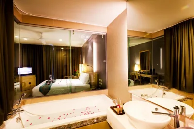 Superior-Doppel- oder Zweibettzimmer mit Balkon — Ramaburin Resort Patong - Walking distance to the Beach